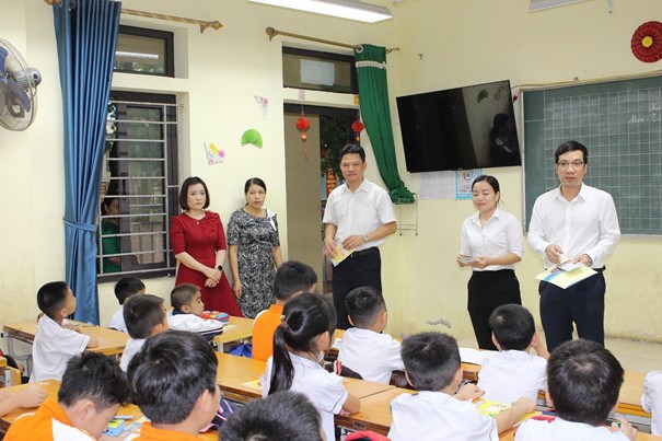 BHXH huyện Chương Mỹ trao hỗ trợ cho học sinh mắc bệnh hiểm nghèo