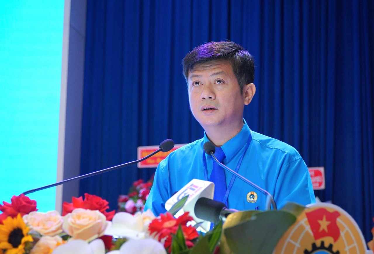 Chủ tịch LĐLĐ tỉnh Tây Ninh Trần Lê Duy phát biểu khai mạc Đại hội Công đoàn tỉnh Tây Ninh lần thứ X, nhiệm kỳ 2023-2028. Ảnh: Chân Phúc