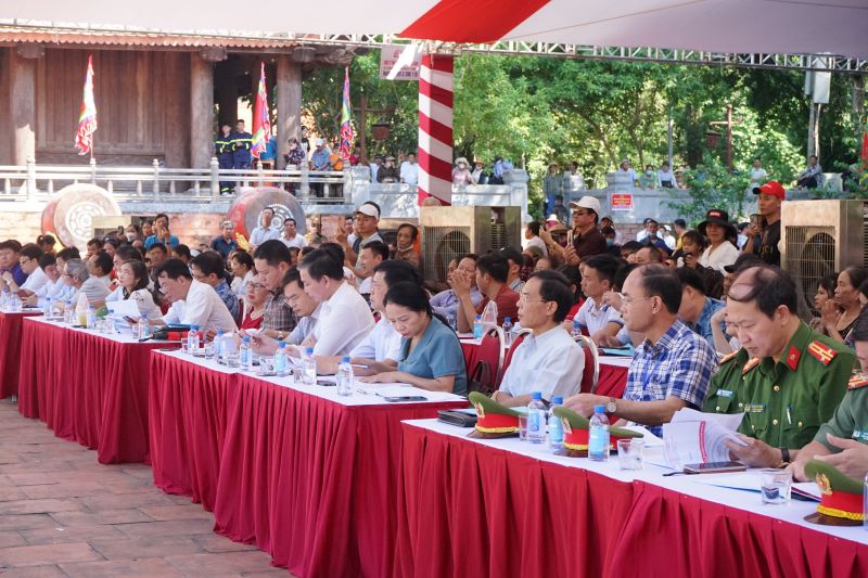 Trong sáng ngày 5.10, đại diện lãnh đạo UBND tỉnh Thanh Hóa và các sở ngành đã tiến hành tổng duyệt chương trình nghệ thuật, sẵn sàng cho khai mạc lễ hội Lam Kinh 2023, diễn ra vào sáng 6.10. Ảnh: Quách Du