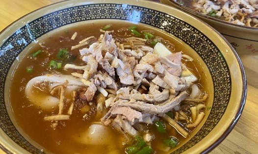 Cốn sủi thoạt nhìn giống phở.