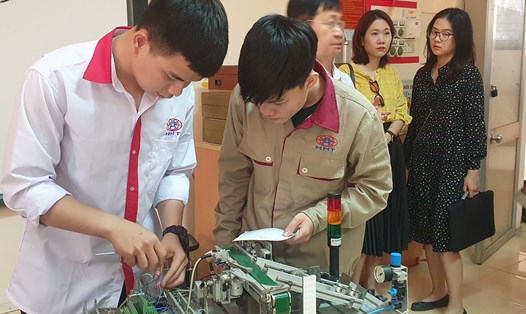 Sinh viên học tập và thực hành tại trường Cao đẳng Công nghệ cao Hà Nội. Ảnh: Phạm Đông 