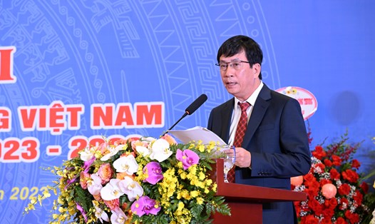 Ông Phan Văn Bản - Chủ tịch Công đoàn Công Thương Việt Nam phát biểu tại đại hội. Ảnh: Cấn Dũng