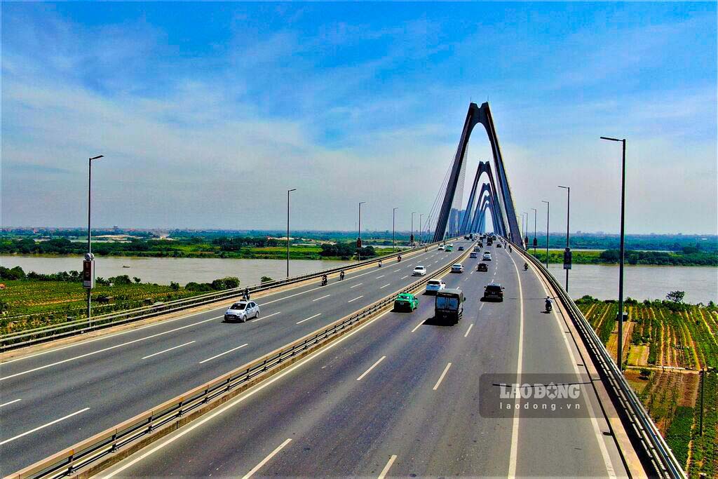 Cầu Nhật Tân là công trình tiêu biểu được xây dựng ngay sau giai đoạn Hà Nội sáp nhập.