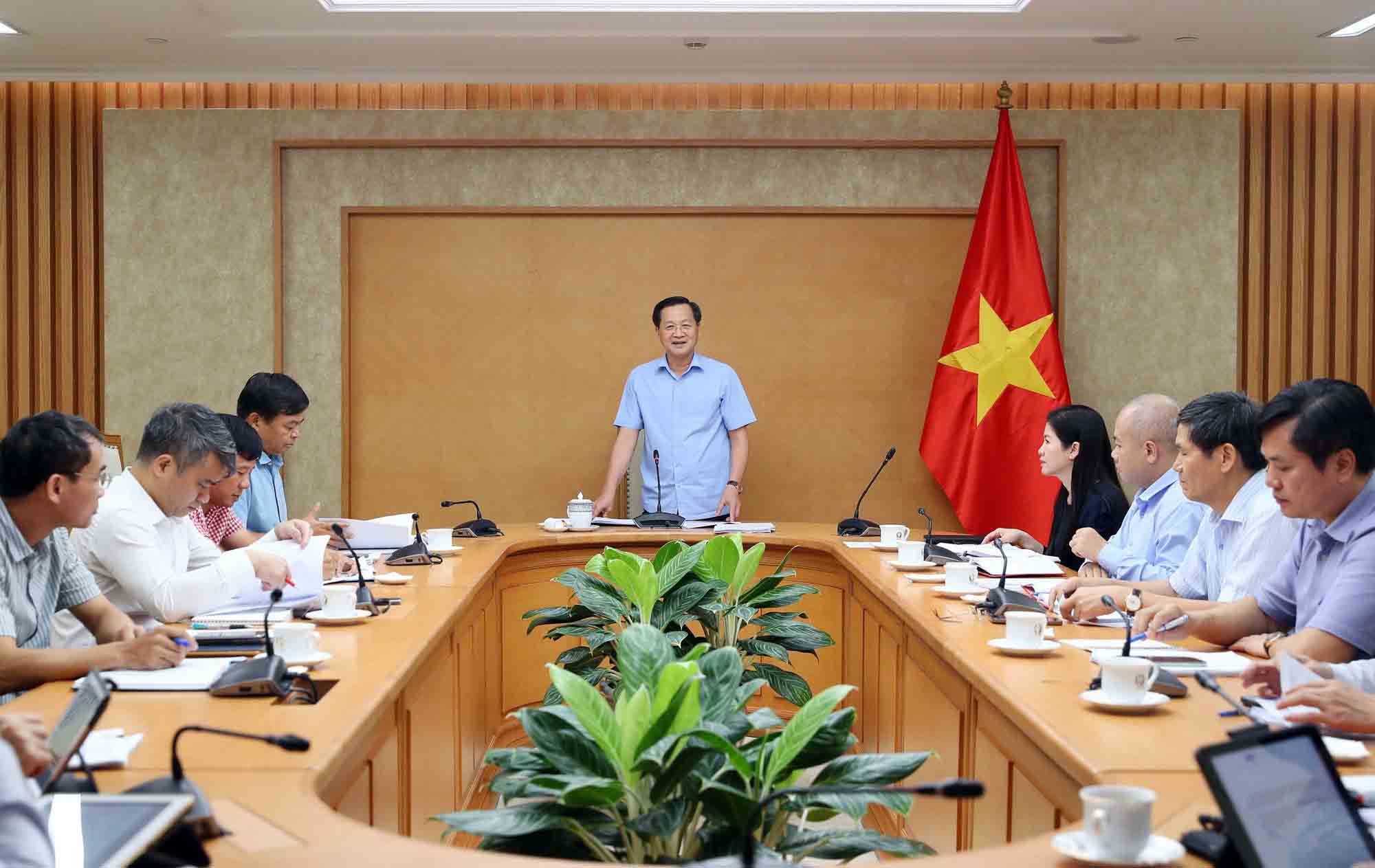 Phó Thủ tướng Chính phủ Lê Minh Khái chủ trì cuộc họp. Ảnh: VGP