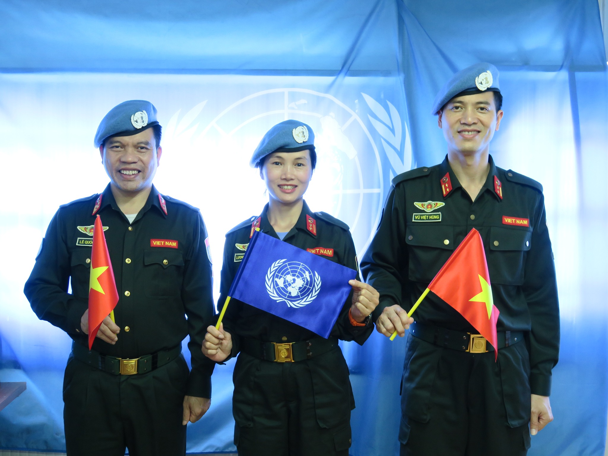 Tổ công tác của Bộ Công an Việt Nam tham gia gìn giữ hòa bình tại UNMISS, gồm Đại tá Lê Quốc Huy, Thượng tá Vũ Việt Hùng và Trung tá Lương Thị Trà Vinh, được triển khai từ tháng 10.2022. Ảnh: Thanh Hà