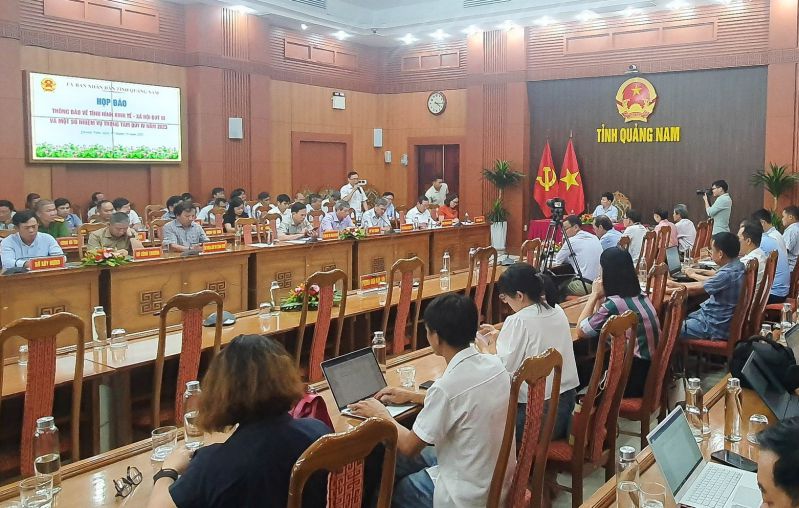Quang cảnh buổi họp báo quý III.2023 của UBND tỉnh Quảng Nam. Ảnh Hoàng Bin