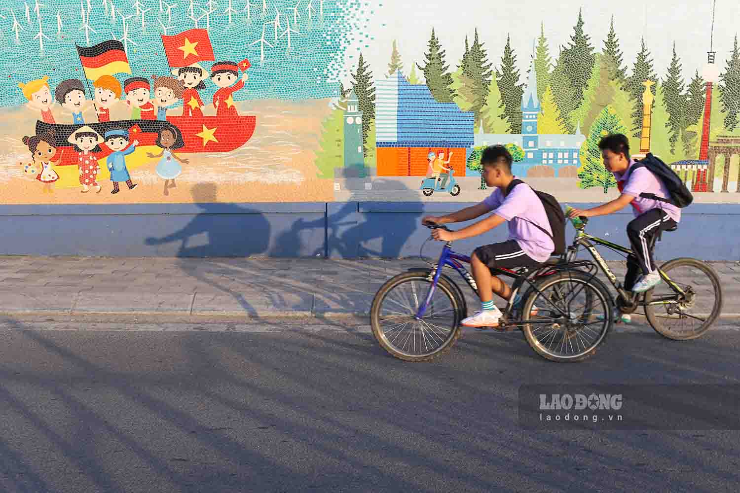 Trong kế hoạch chống ùn tắc 2022 – 2025 của thành phố Hà Nội có đề cập vấn đề sẽ có làn đường dành riêng cho xe đạp. Tuy nhiên hiện kế hoạch này mới chỉ dừng lại ở việc nghiên cứu.