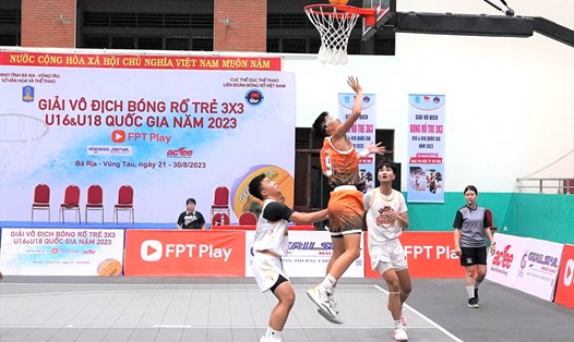 Pha thi đấu tại giải bóng rổ trẻ 3x3 quốc gia vừa được tổ chức thành công tại Bà Rịa - Vũng Tàu. Ảnh: Thành An