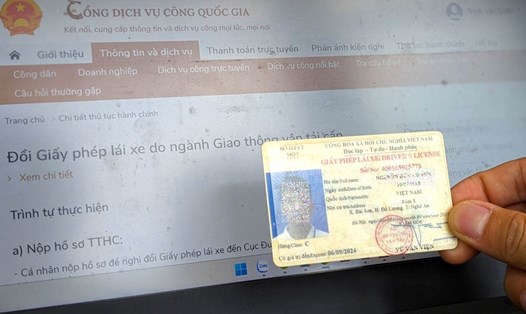 Người dân có thể đổi giấy phép lái xe trên Cổng dịch công quốc gia.  Ảnh: Minh Quân