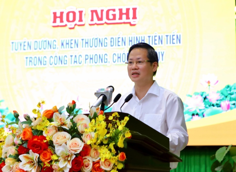Chủ tịch UBND tỉnh Bình Thuận Đoàn Anh Dũng phát biểu tại buổi lễ. Ảnh: Duy Tuấn