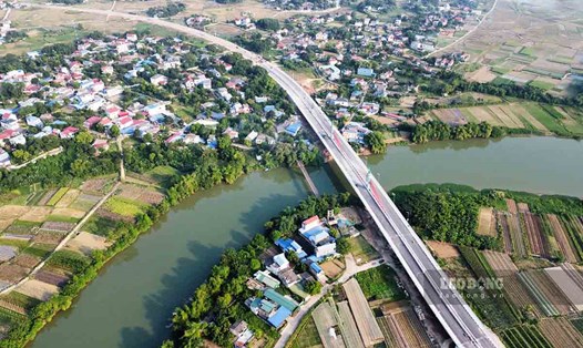 Cầu Huống Thượng, cây cầu vượt sông lớn nhất Thái Nguyên chuẩn bị khánh thành. Ảnh: Nguyễn Tùng.