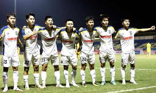 Nhiều cầu thủ trẻ của Sông Lam Nghệ An được đôn lên đội một. Ảnh: Thanh Vũ