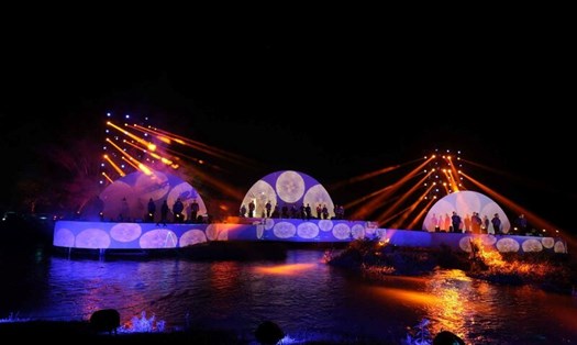 Đêm khai mạc ngập tràn ánh sáng tại Lễ hội thác Bản Giốc năm 2023. Ảnh: Tân Văn.