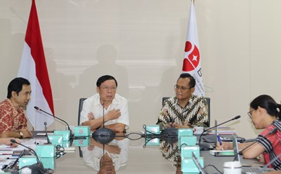 Đoàn đại biểu Hội đồng Lý luận Trung ương đã có các buổi tiếp xúc, chia sẻ kinh nghiệm trong việc giải quyết các vấn đề tôn giáo và dân tộc ở Indonesia. Ảnh: Thanh Hà