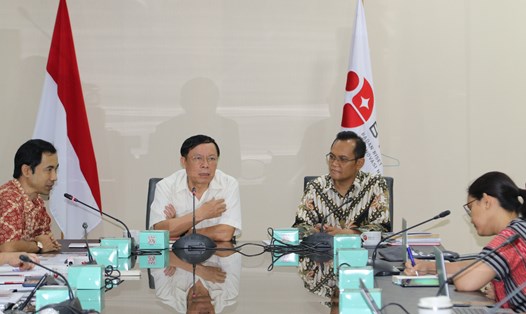 Đoàn đại biểu Hội đồng Lý luận Trung ương đã có các buổi tiếp xúc, chia sẻ kinh nghiệm trong việc giải quyết các vấn đề tôn giáo và dân tộc ở Indonesia. Ảnh: Thanh Hà