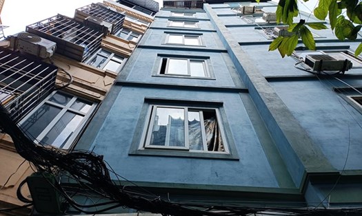Nhiều tòa nhà chung cư mini tại TP Hà Nội rơi vào thế khó khi lắp đặt hệ thống thang thoát hiểm, hệ thống phòng cháy chữa cháy. Ảnh: Thu Giang