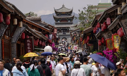 Lượng du khách ghé thăm các điểm đến ở Trung Quốc đạt mức kỉ lục trong "Tuần lễ vàng". ẢNH: Xinhua