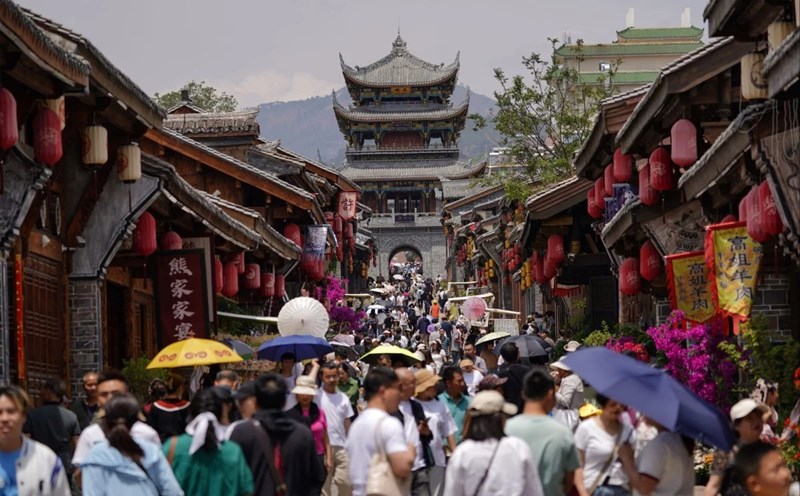 Lượng du khách ghé thăm các điểm đến ở Trung Quốc đạt mức kỉ lục trong "Tuần lễ vàng". ẢNH: Xinhua