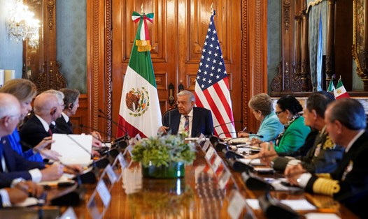 Tổng thống Mexico Andres Manuel López Obrador và Ngoại trưởng Mỹ Antony Blinken trong cuộc gặp thảo luận về vấn đề di cư, buôn bán ma túy và hợp tác kinh tế ngày 5.10. Ảnh: AFP
