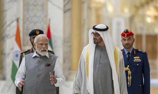 Tổng thống UAE Sheikh Mohamed bin Zayed al-Nahyan và Thủ tướng Ấn Độ Narendra Modi tại Abu Dhabi ngày 15.7.2023. Ảnh minh họa. Ảnh: UAE's Ministry of Presidential Affairs
