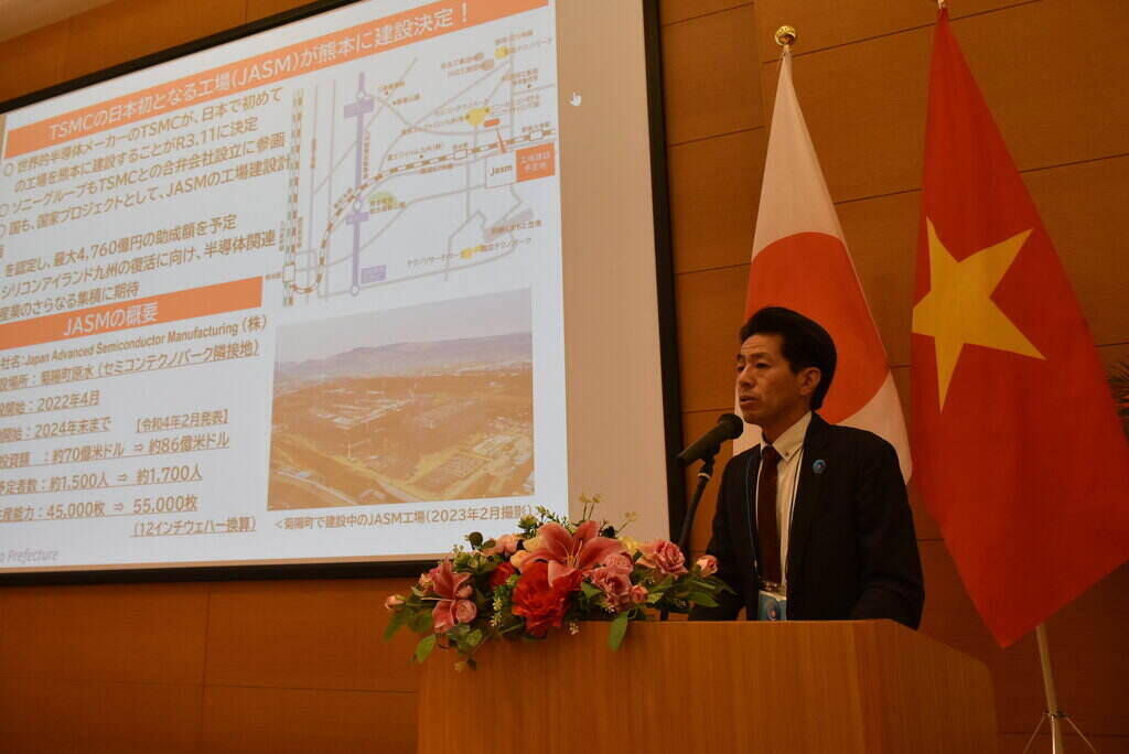 Đại diện Bộ phận thúc đẩy doanh nghiệp tỉnh Fukuoka phát biểu. Ảnh: Song Minh