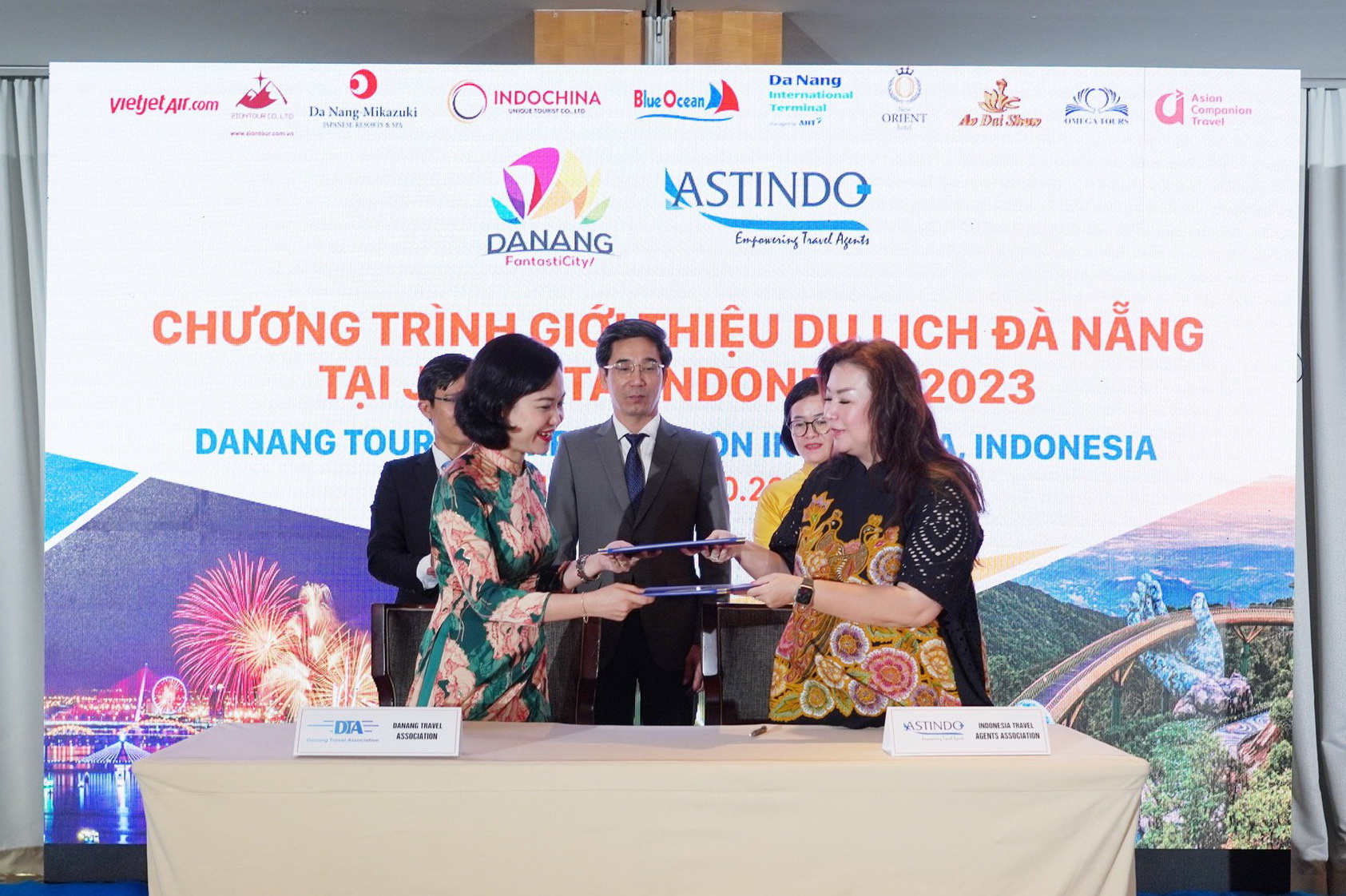 Hội Lữ hành thành phố Đà Nẵng và Hiệp hội Lữ hành Indonesia ký kết hợp tác. Ảnh: Sở Du lịch Đà Nẵng
