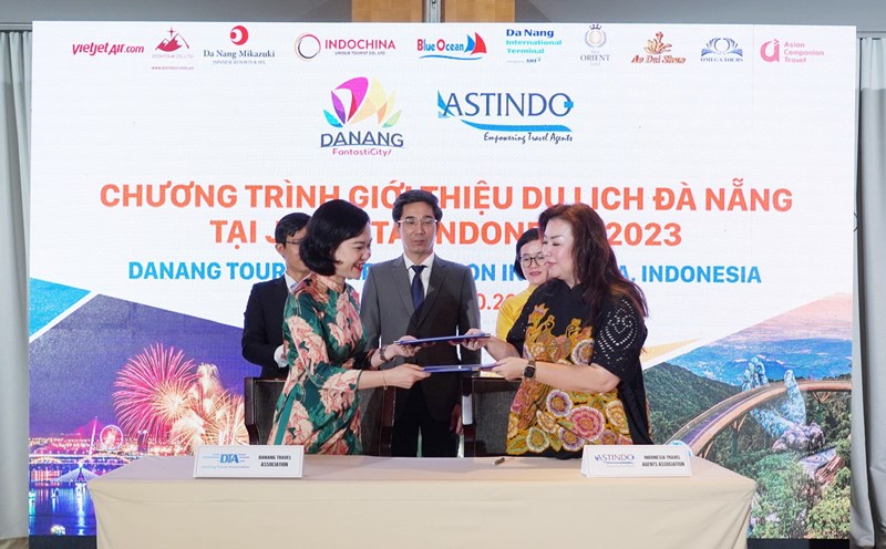 Hội Lữ hành thành phố Đà Nẵng và Hiệp hội Lữ hành Indonesia ký kết hợp tác. Ảnh: Sở Du lịch Đà Nẵng