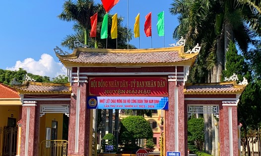 Băng rôn, khẩu hiệu tuyên truyền về Đại hội Công đoàn tỉnh Nam Định lần thứ XVIII được treo trang trọng. Ảnh: CĐ Nam Định