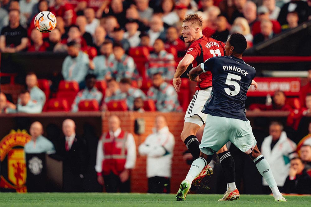 Man United gặp nhiều khó khăn trước Brentford trong hiệp 1. Ảnh: MUFC
