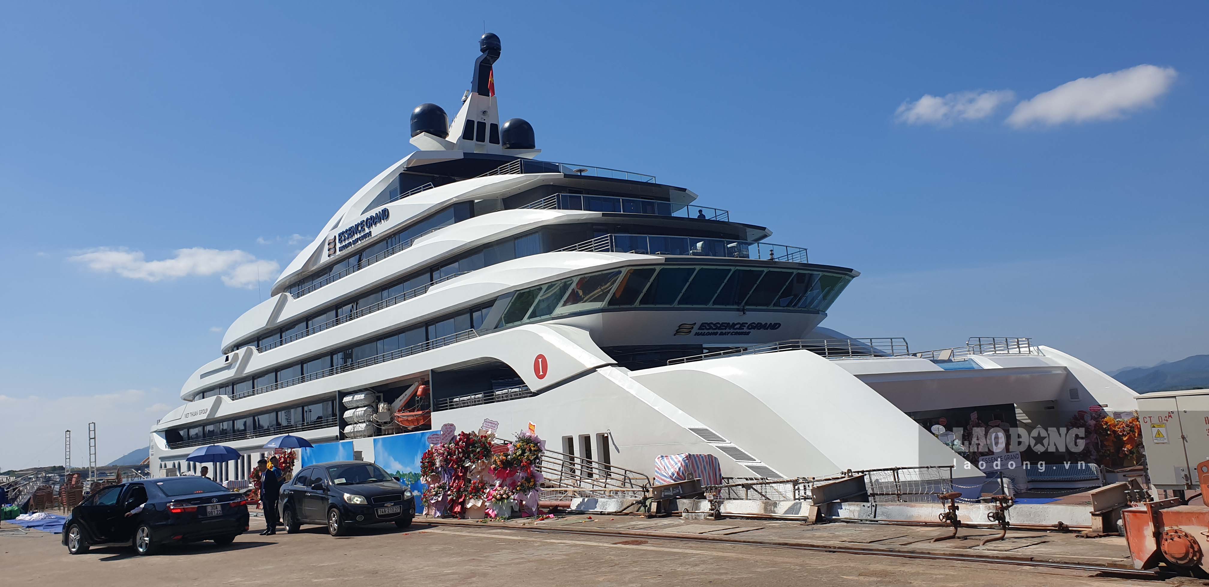 Tàu có chiều dài bằng chiều dài của sân bóng chuẩn FIFA. Ảnh: Nguyễn Hùng