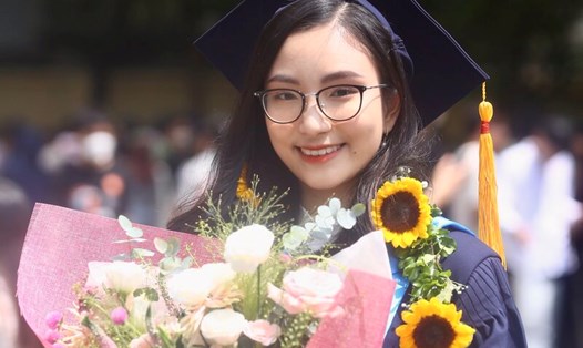 Trần Anh Ngọc là nữ sinh có bài báo quốc tế. Cô tốt nghiệp Thủ khoa Ngành Kiểm toán, trường ĐHKTQD. Ảnh: TĐHN