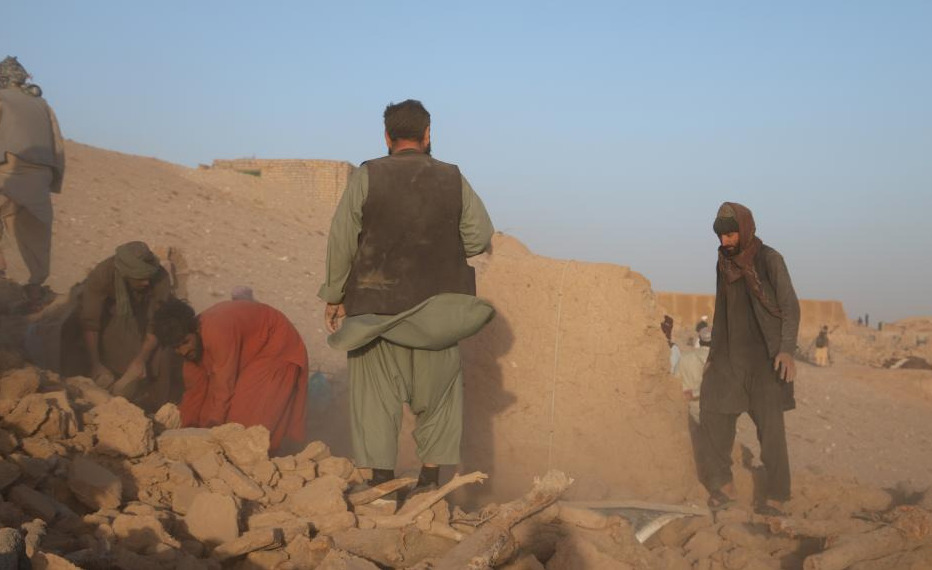 Cứu hộ sau động đất ở Herat, Afghanistan, ngày 7.10.2023. Ảnh: Xinhua