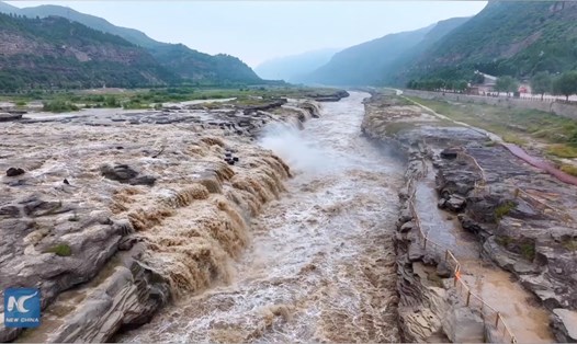 Hình ảnh thác nước lớn thứ hai Trung Quốc. Ảnh: Xinhua