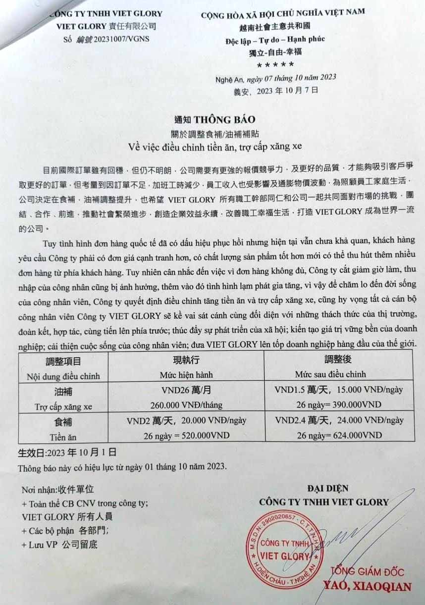 Thông báo tăng tiền trợ cấp xăng xe, tiền ăn ca và thưởng sản lượng của Công ty TNHH Viet Glory (huyện Diễn Châu, Nghệ An). Ảnh: Quang Đại