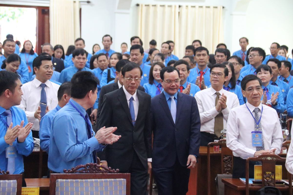 Lãnh đạo Tổng LĐLĐVN và tỉnh Ninh Thuận tới dự khai mạc Đại hội XI Công đoàn tỉnh Ninh Thuận, nhiệm kỳ 2023-2028. Ảnh: Phương Linh