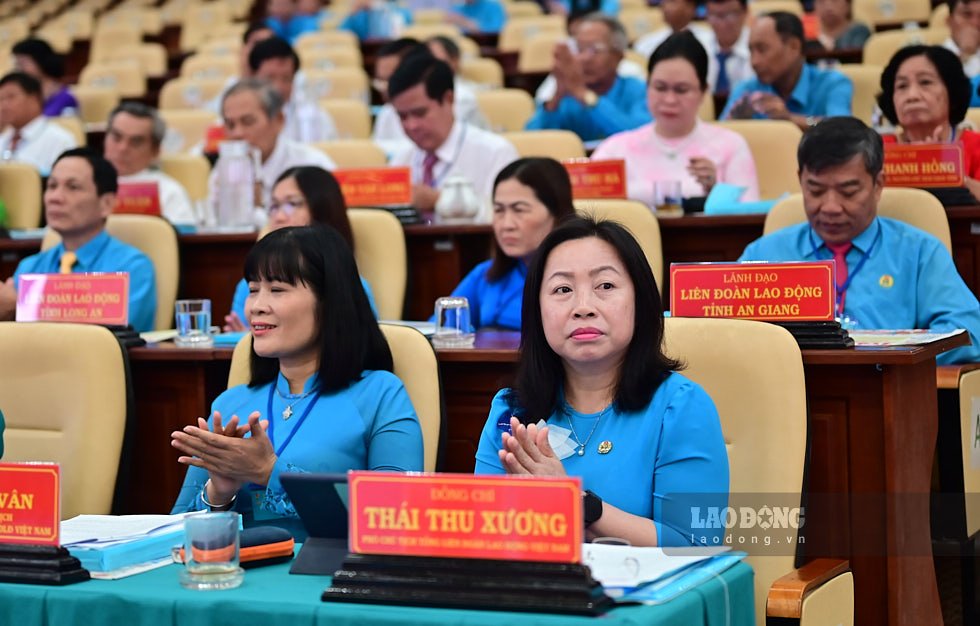 Bà Thái Thu Xương - Phó Chủ tịch Tổng Liên đoàn Lao động (LĐLĐ) Việt Nam dự và chỉ đạo đại hội Công đoàn Trà Vinh. Ảnh: Đạt Nhân