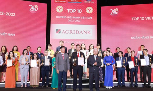 Agribank vinh dự được vinh danh “Top 10 Thương hiệu mạnh Việt Nam 2023”. Nguồn: Agribank