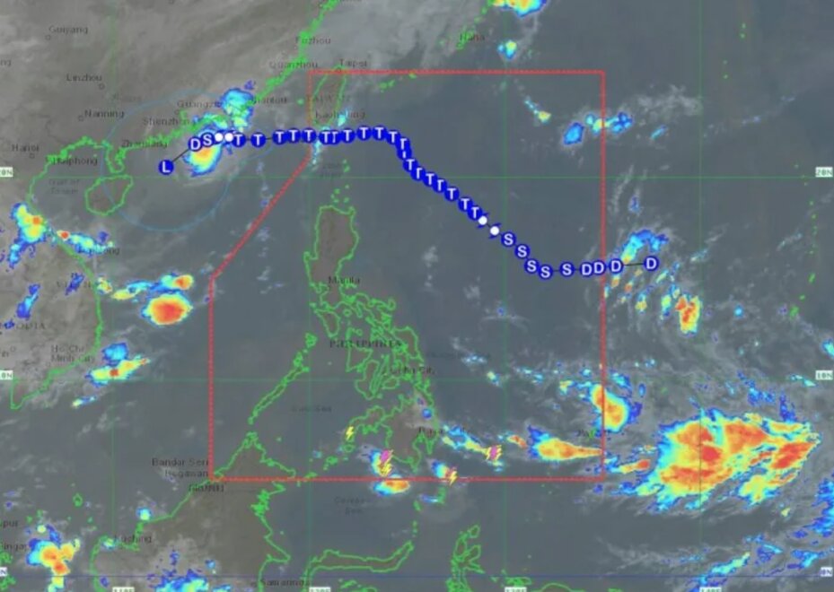 Áp thấp (phải) có thể đi vào khu vực quản lý của Philippines trong ngày 9 hoặc 10.10. Ảnh: PASAGA
