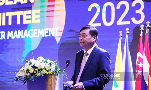 Thứ trưởng Bộ NNPTNT Nguyễn Hoàng Hiệp phát biểu tại Hội nghị thường niên lần thứ 43 của Ủy ban ASEAN về quản lý thiên tai. Ảnh: Đoàn Hưng