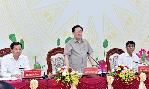 Chủ tịch Quốc hội Vương Đình Huệ phát biểu tại buổi làm việc với Tỉnh ủy Sóc Trăng. Ảnh: Lâm Hiển
