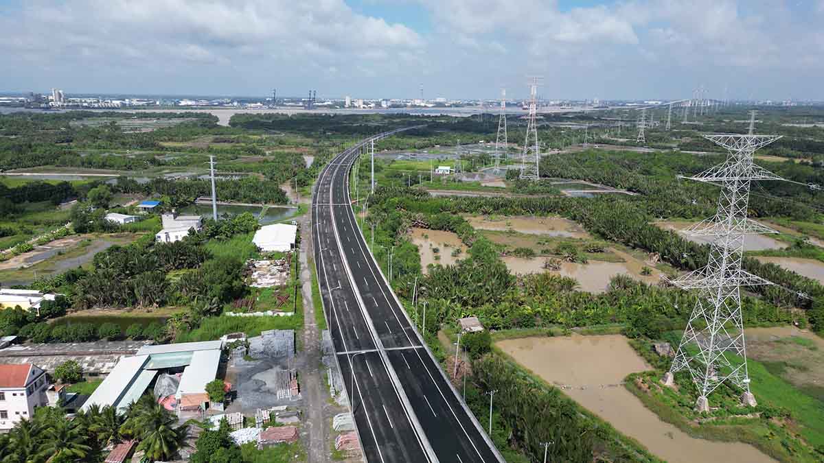 Nối giữa cầu Bình Khánh và Phước Khánh là đoạn cao tốc dài 4,7 km gồm cầu qua sông Chà và cầu cạn đi qua huyện Cần Giờ đã hoàn thành thi công từ tháng 8.2017. Đây là gói thầu “cán đích” sớm nhất trong toàn tuyến cao tốc Bến Lức - Long Thành.