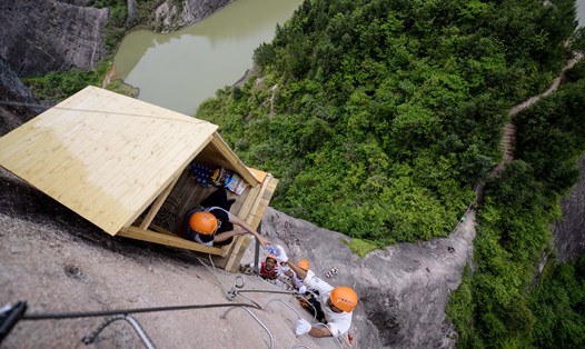 Cửa hàng tiện lợi bất tiện nhất thế giới. Ảnh: China Daily