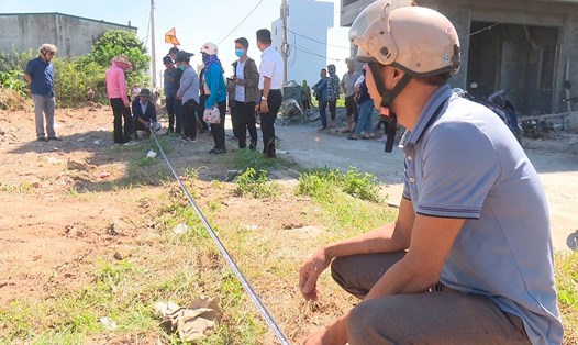 Hội đồng bồi thường, hỗ trợ và tái định cư huyện Thường Tín (Hà Nội) giao đất tái định cư ngoài thực địa cho 21 hộ dân đủ điều kiện. Ảnh: UBND huyện Thường Tín 