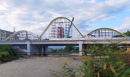  Cầu Thanh Bình, TP Điện Biên Phủ trước giờ thông xe. Ảnh: Văn Thành Chương