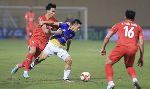 Câu lạc bộ Công an Hà Nội đối đầu Hà Nội FC trong trận derby Thủ đô. Ảnh: Minh Dân
