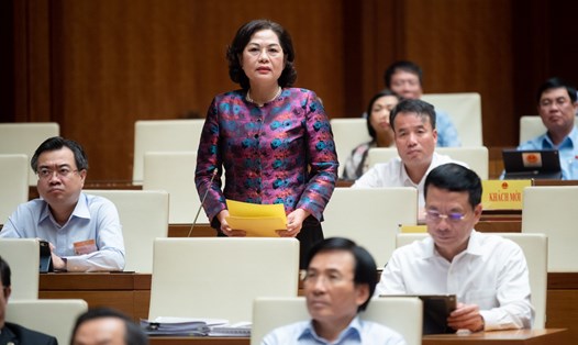 Thống đốc Ngân hàng Nhà nước Nguyễn Thị Hồng phát biểu trước Quốc hội ngày 1.11. Ảnh: VPQH