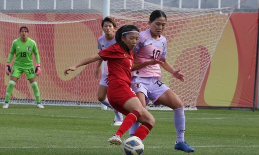 Tuyển nữ Việt Nam (áo đỏ) không thể gây bất ngờ trước tuyển nữ Nhật Bản. Ảnh: VFF