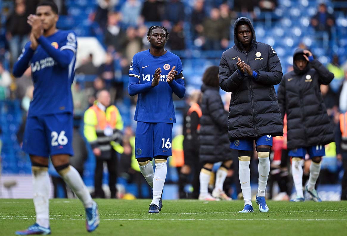 Mùa này sẽ rất khó để Chelsea có được vé đá Champions League. Ảnh: AFP