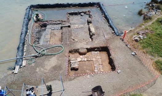 Phần còn lại của một tòa nhà công cộng lớn hình chữ nhật, được gọi là Stoa, được tìm thấy ở thành phố chìm Salamis. Ảnh: Bộ Văn hóa Hy Lạp