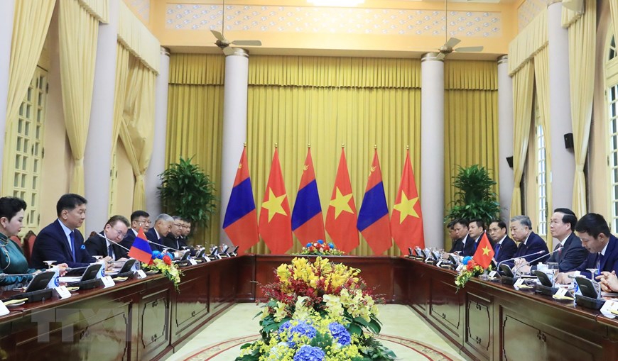Quang cảnh cuộc hội đàm giữa Chủ tịch nước Võ Văn Thưởng và  Tổng thống Mông Cổ Ukhnaagiin Khurelsukh. Ảnh: TTXVN